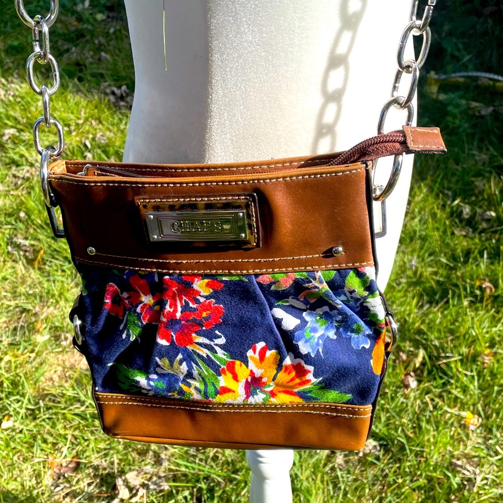 CHAPS 100% Cotton Floral Chained Crossbody w Brown Simulated Leather Trim
